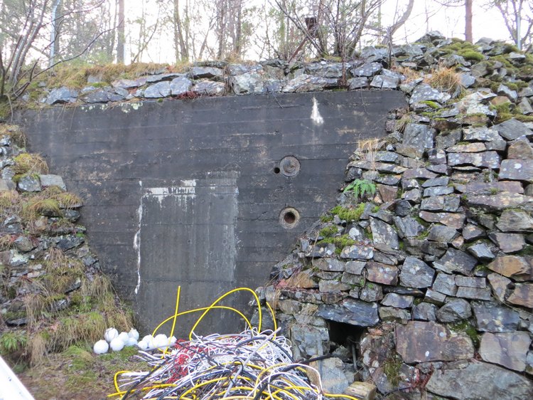 Tyskbygd (?) bunker-del på enden av sidetunellen (ingen antydning til evt gjenstøpt dør inne)