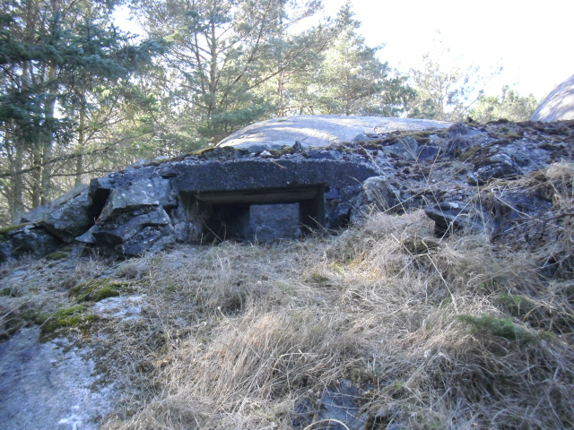Samme skyteskår sett fra utsiden.