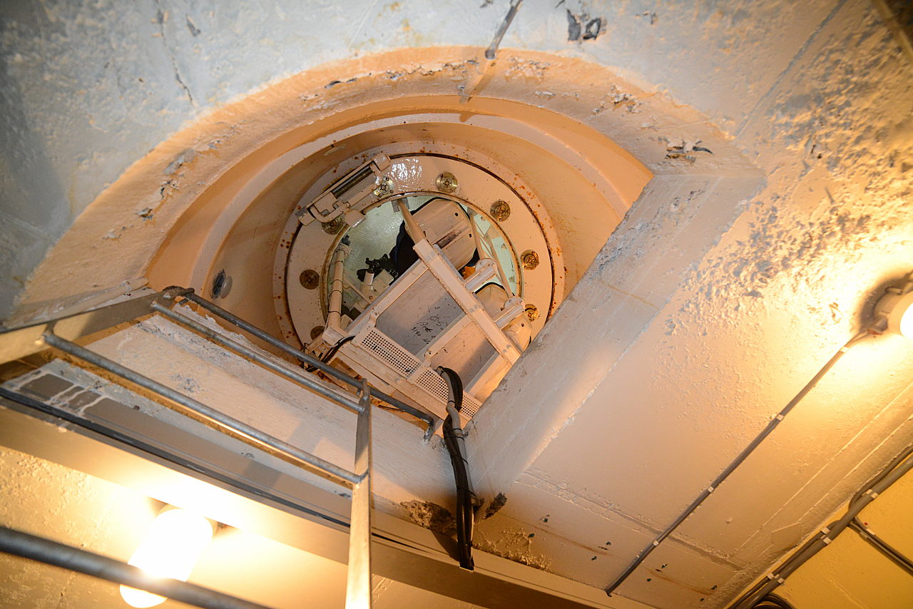 Rauoy_75mm_batteriet_maalestasjon_opp_til_ir_laser_avstandsmaaler.jpg