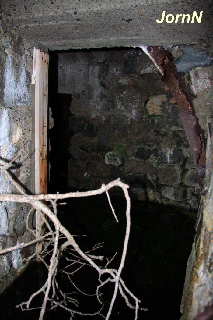 NÖ mannskapsbunker inngang.jpg