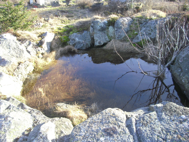 Ble ikke så imponert da eg så denne utsprengte gropen i fjellet. Tydelig at stillingen ikke var ferdig .