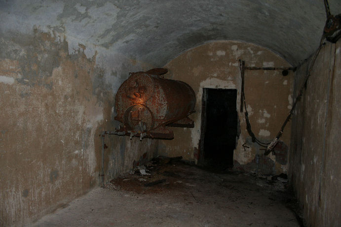 Vanntanken, samme type som denne?: <br />http://atlanticwallbelgiumboulogne.110mb.com/atlant/dehaanzeepreventorium/S_IMG_2145.JPG