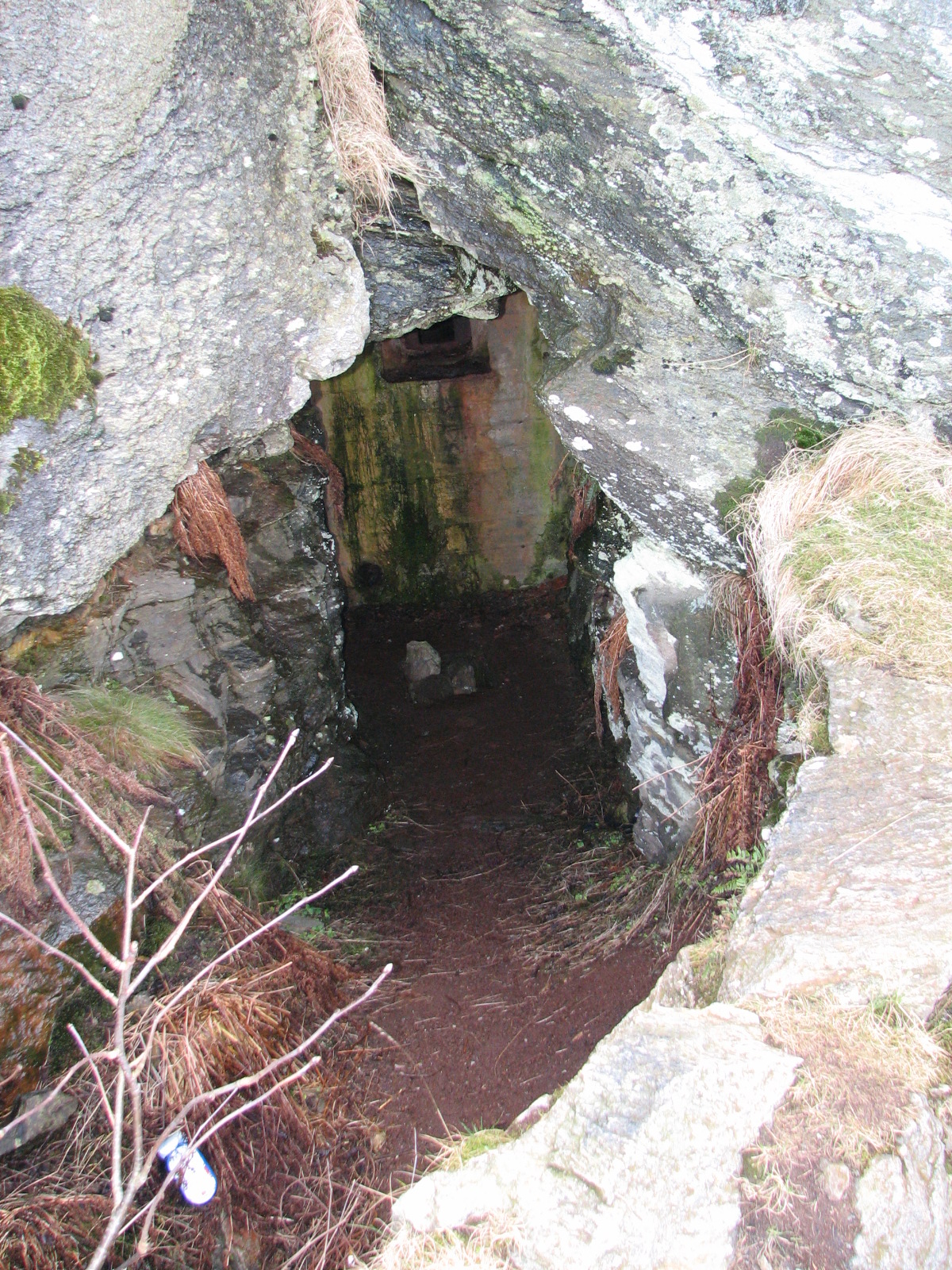 Inngang til tunnell i bakkant av stillingen