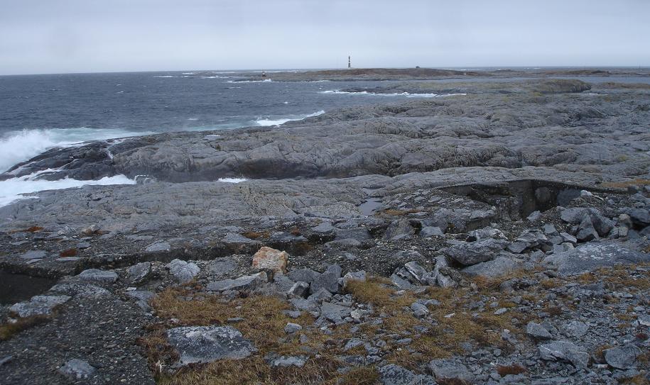 DSC02395 Løpegraver sett mot Slettringen fyr.jpg