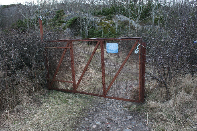 Kan denne stamme fra krigen? Evt. er den &amp;quot;snekret&amp;quot; sammen av gamle piggtrådsperrer?