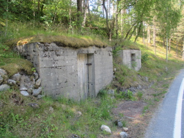 Bunkers ved hovedveien ovenfor sentrum