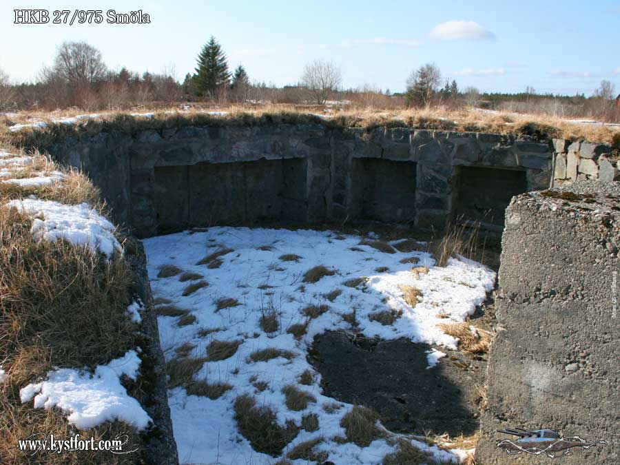 En 2 cm Flak stilling på toppen av batteriet. Selve ringen er av nøye sammenssatte steiner. Dekningsrommet ved siden er stengt av jord.