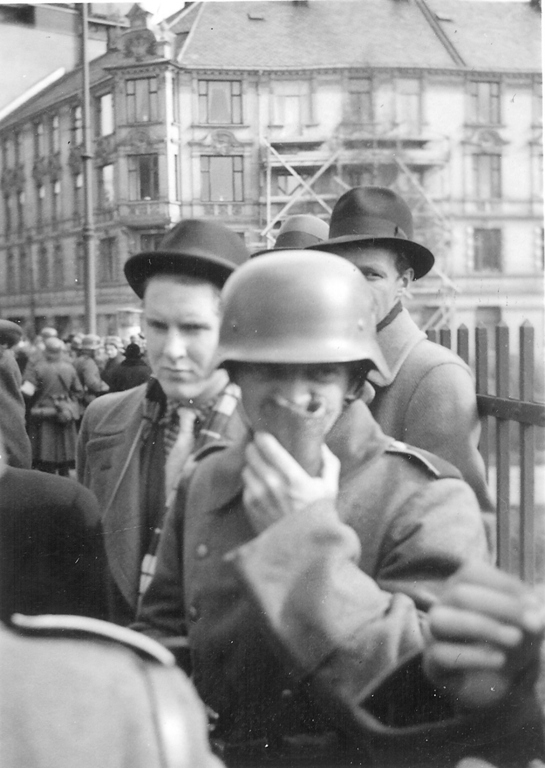 Tysk soldat Drammensveien Oslo 1940_3_2.jpg