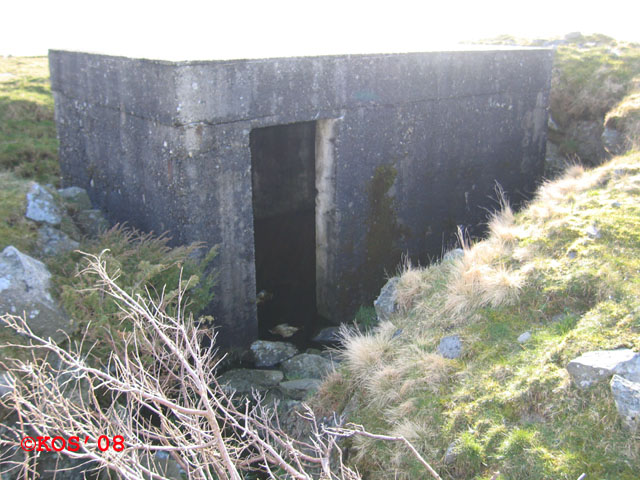 Bunk7: 32 V 284425 6576180<br />Innv.: 2,5 x 3,3m<br />Oppbevaringsbunker, ammo ?