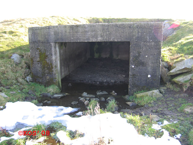 Bunk6: 32 V 284440 6576175<br />Innv.: 2,6 x 5,2m<br />Lav garasje - muligens for lyskaster, eller en kanon ?