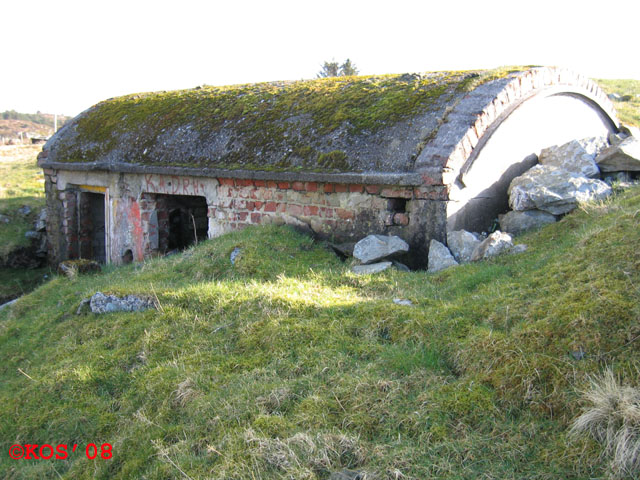 Bunk5: 32 V 284459 6576169<br />Mursteinsbrakke for opphold.
