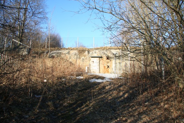 Flight directioning bunker, Lade airport.jpg