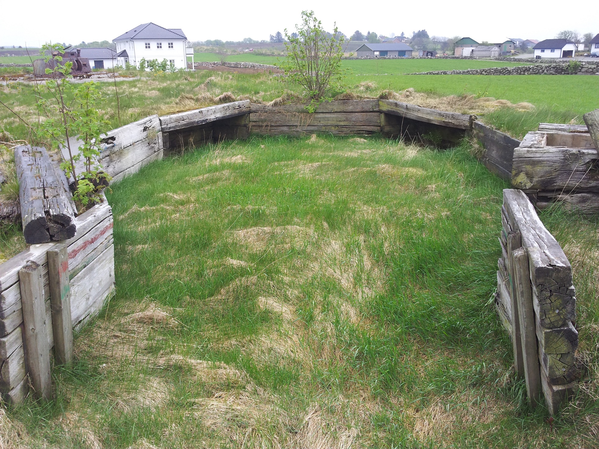 Gammelt møter nytt. Stilling for 40 mm Bofors luftvernkanon fra 70-tallet.