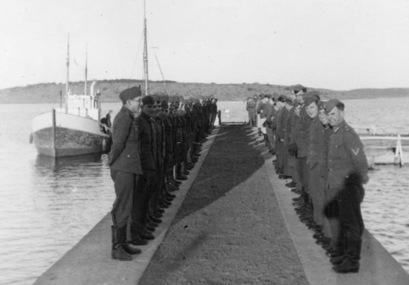 Soldaten Appell beim Empfang des Generals Veierland Norwegen.jpg