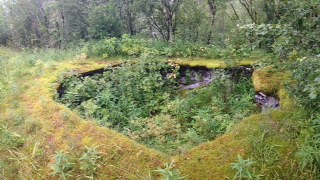 Flakstilling i Setvikdalen i Glomfjord med utsikt utover fjorden.<br />Stillingen er 4x4m og 8 kantet.