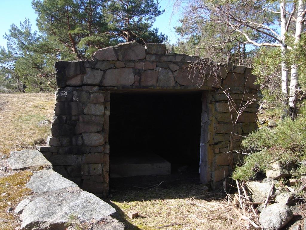 Garasje som har hatt noe oppå.