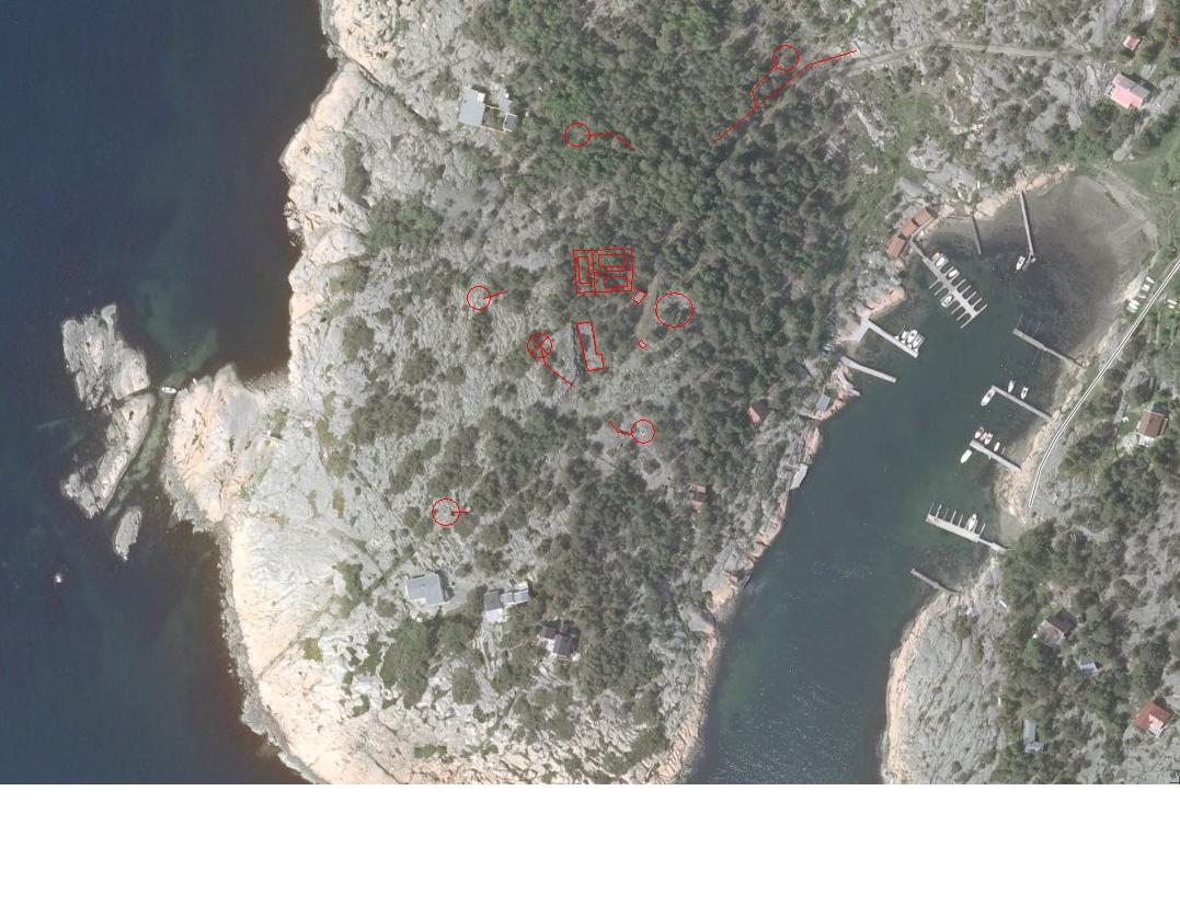 Oversikt over det meste, minus småting og ettpar hustufter. Radarbunkeren er merket med sirkel med X i.