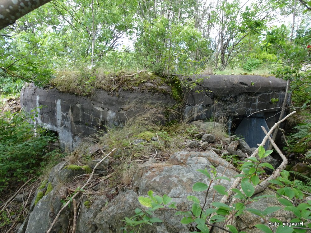 Stridsbunker med to skyteskår