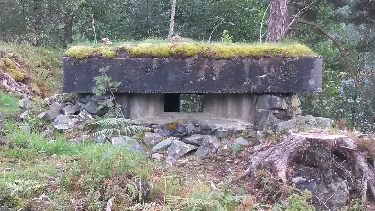 MG 2  med  vestlig  skyteskår.. artig liten bunker identisk til MG 1 vist i tidligere  post