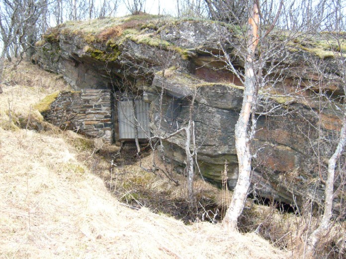 Utgang fra fjellbunker