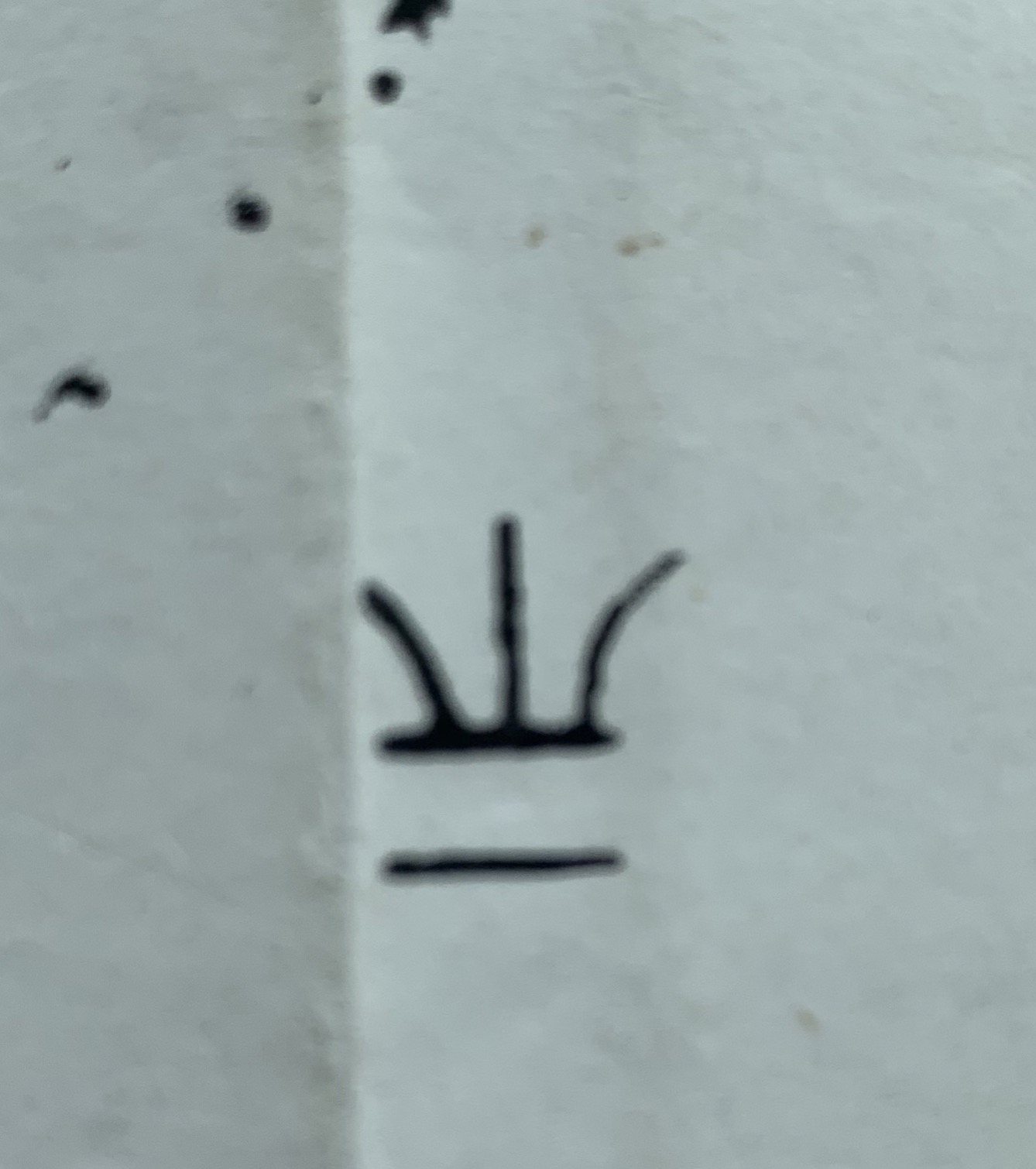 Er dette symbol for bombenedslag?<br />(Titran ble utsatt for alliert bombing, 14.nov 1944).
