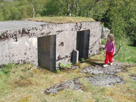 Slike dekningsrom er det i alle 4 stillingene. I tillegg kommer større bunkere rett i nærheten av alle stillingene.