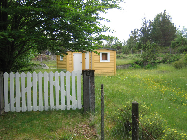 Hytte(brakke) oppført på område der det tidligere har vært bygning(er).<br />Ca 100m øst for 'Leitstand'.