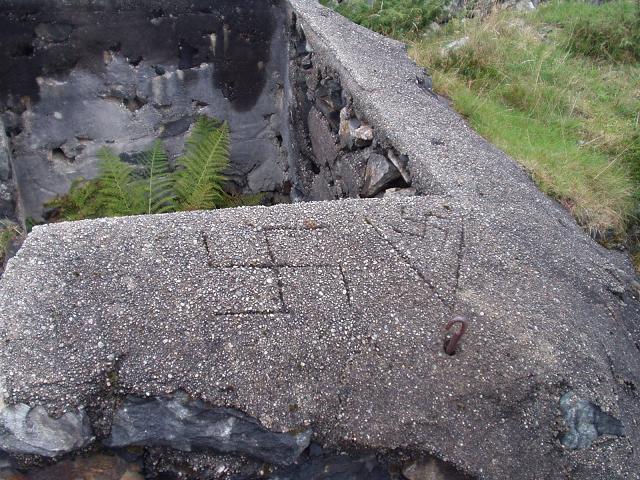 Symboler som ble tegnet inn mens betongen var våt....(Ikke laget i ettertid!)