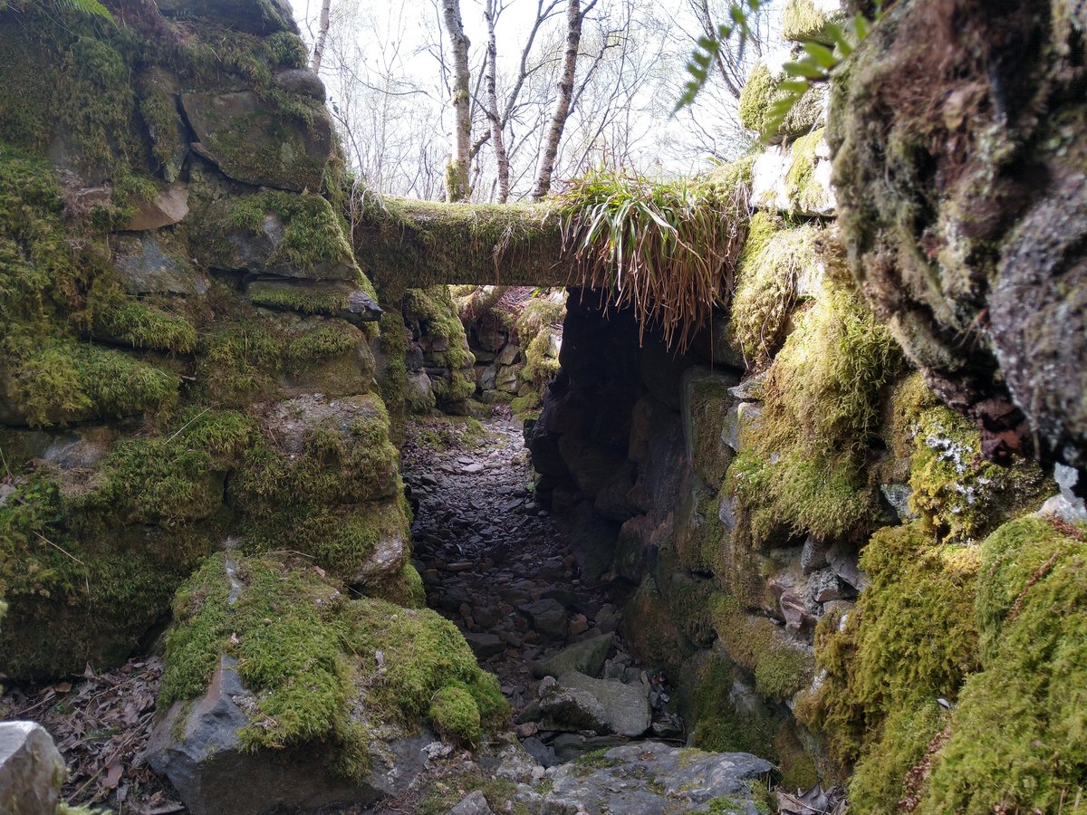 Løpegrav under veien fra stor bunker 17.