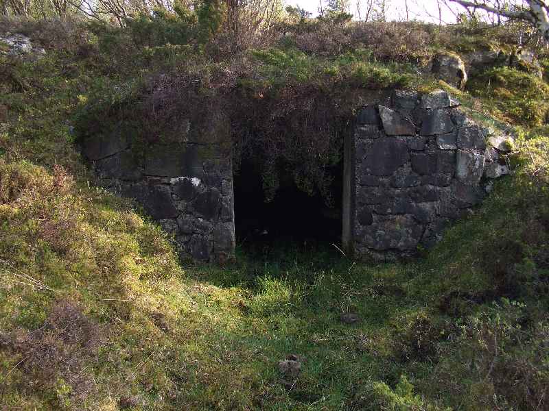 Ein liten bunker,lager eller dekningsbunkers.