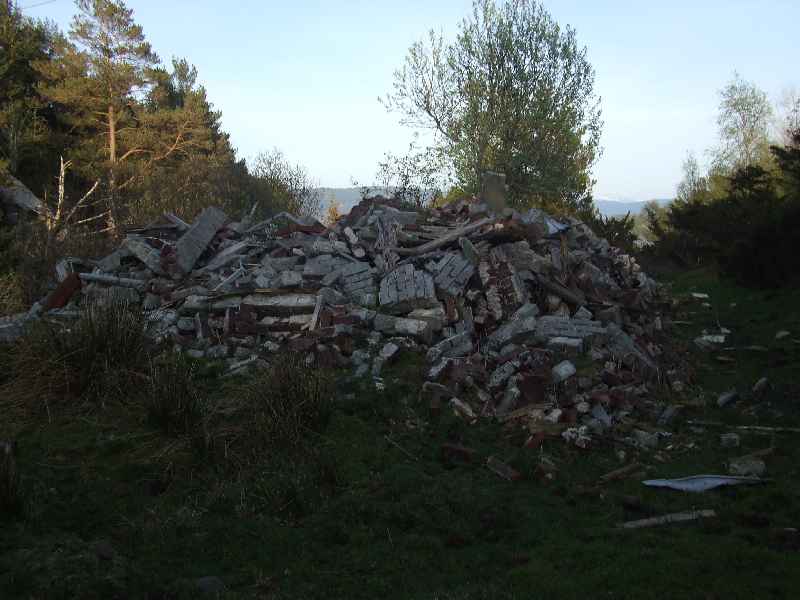 Badehuset,stod med originale dusjer og vasker til det ble revet i 2005.