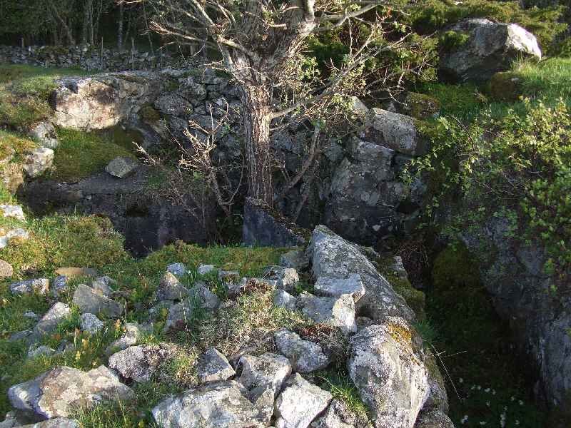 kva har stått her? 3kantet lignende betong platå, ca 80 cm langt.