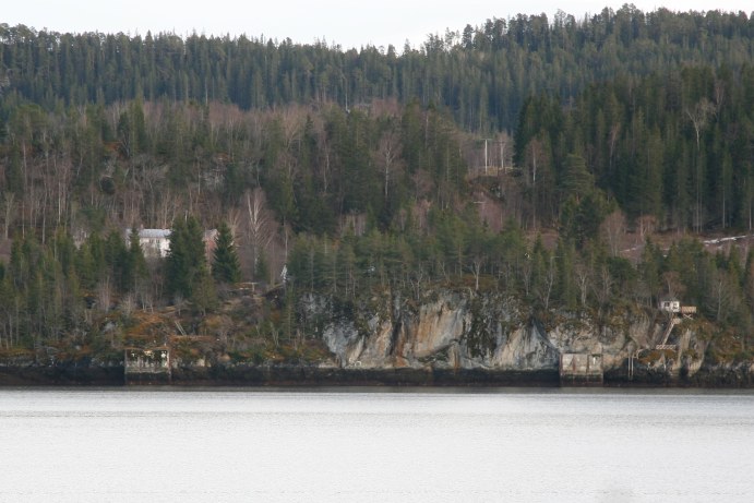 1. Fendere for store skip v Skarberget, Lofjorden.jpg