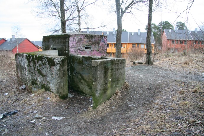 OBunker, område m underjordisk bunker til höyre.jpg