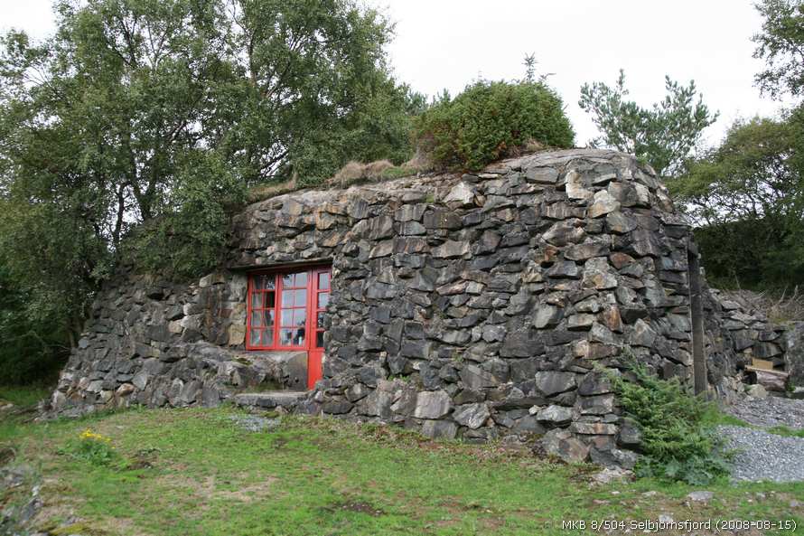 Ammobunker konvertert til hytte (UTM32-pos.: E 294656 / N 6654979 )