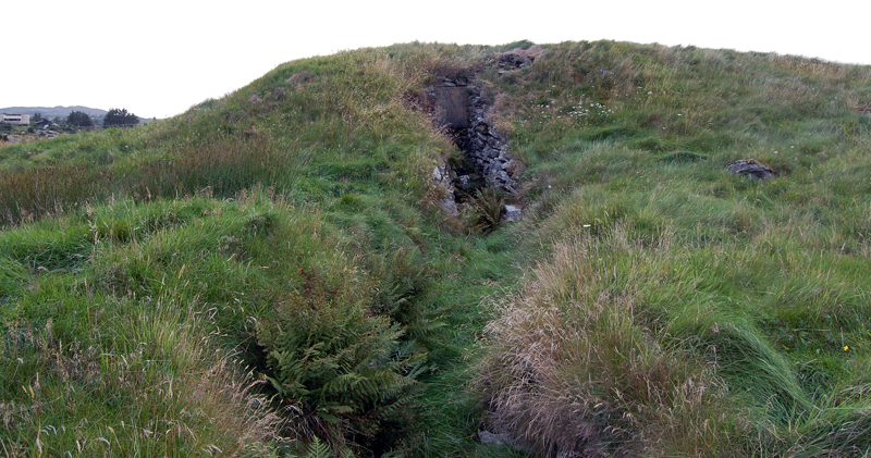 Dekningsbunker merket dekn. 1 på kartet KOS laget for en tid tilbake. Ligger noe lenger sør en 90p9'en, og er noe mindre.