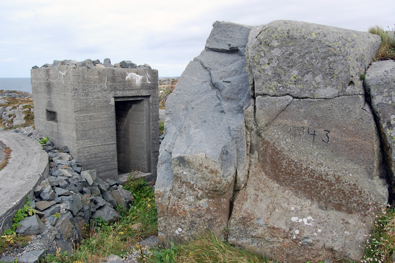 Legg merke til årstallet &amp;quot;1943&amp;quot; som er malt på fjellet ved stillingen.