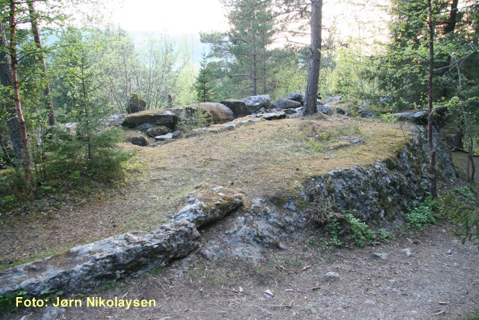 Tønsåasen, fundament til kanonskur 2.jpg