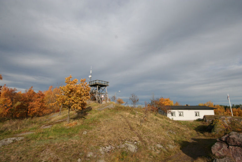Tårnet som er bygd opppå den gamle tyske stillingen.