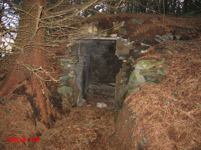 + Bunker nedenfor brakkegrunnmur