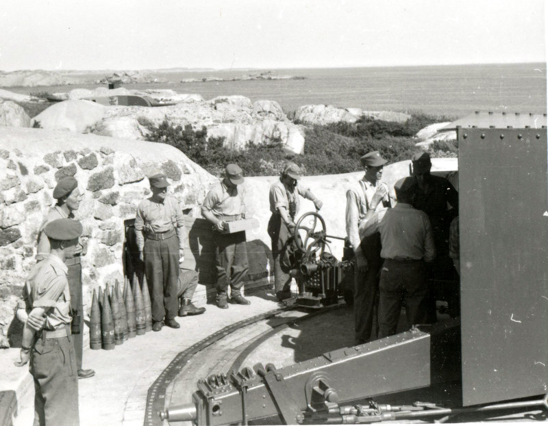 Kanon 1 på Vesterøya fort etter krigen