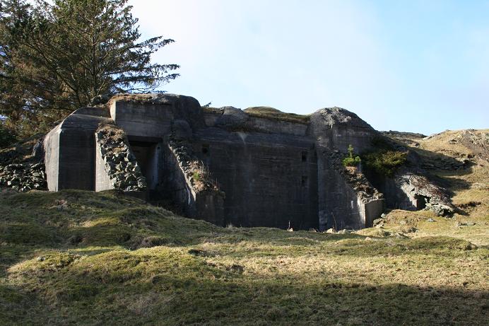 &amp;quot;Typisk&amp;quot; for Karmøy er Regelbau 607 ammunisjonsbunker... Det finner man også i dette batteriet.