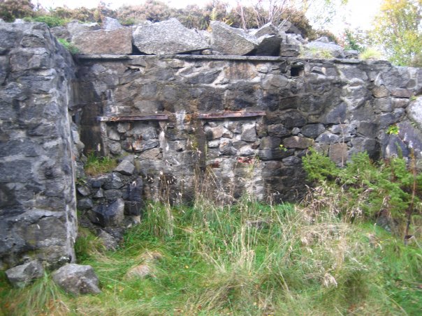 Den andre av de to intakte Falkenhorst bunkerne på Tueneset. Denne er desverre gjenmurt.