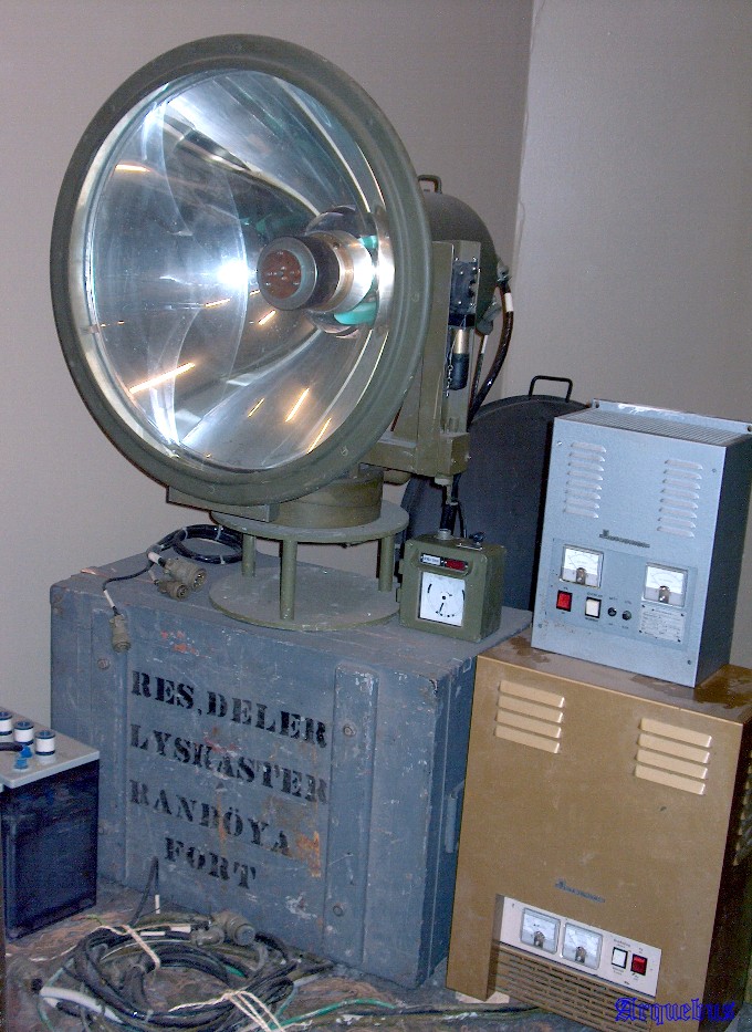Moderne KA lyskaster transformator og ladespenning for UPS-batteribank.jpg