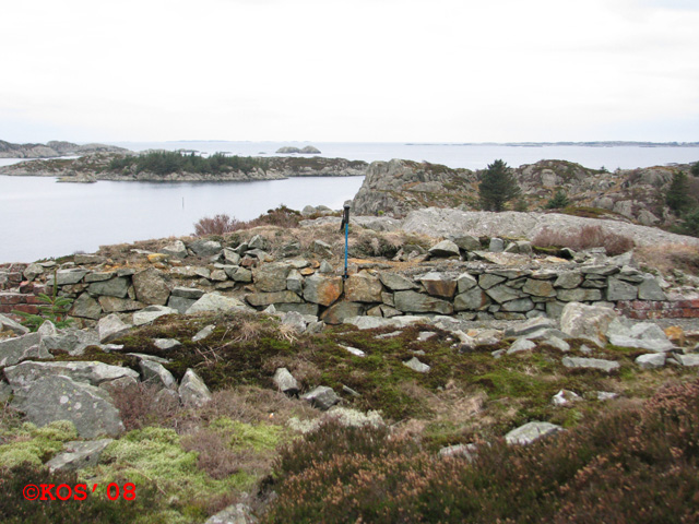 Toppen av &quot;det blå fotostativet&quot; er ca. 1,9m over bunn i stillingen.<br />Panoramabildet på lenken over er tatt fra toppen av dette.